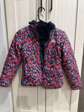 The North Face Kids Floral Navy Puff Jacket with Red & Blue Flowers